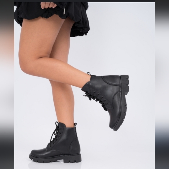 bp Shoes - BP Black Combat Boots .Very Good Condition.